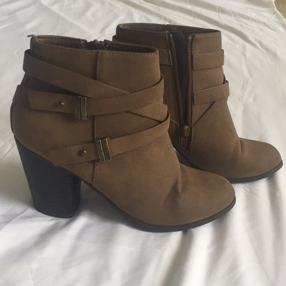 Boots - Picture 3 of 3